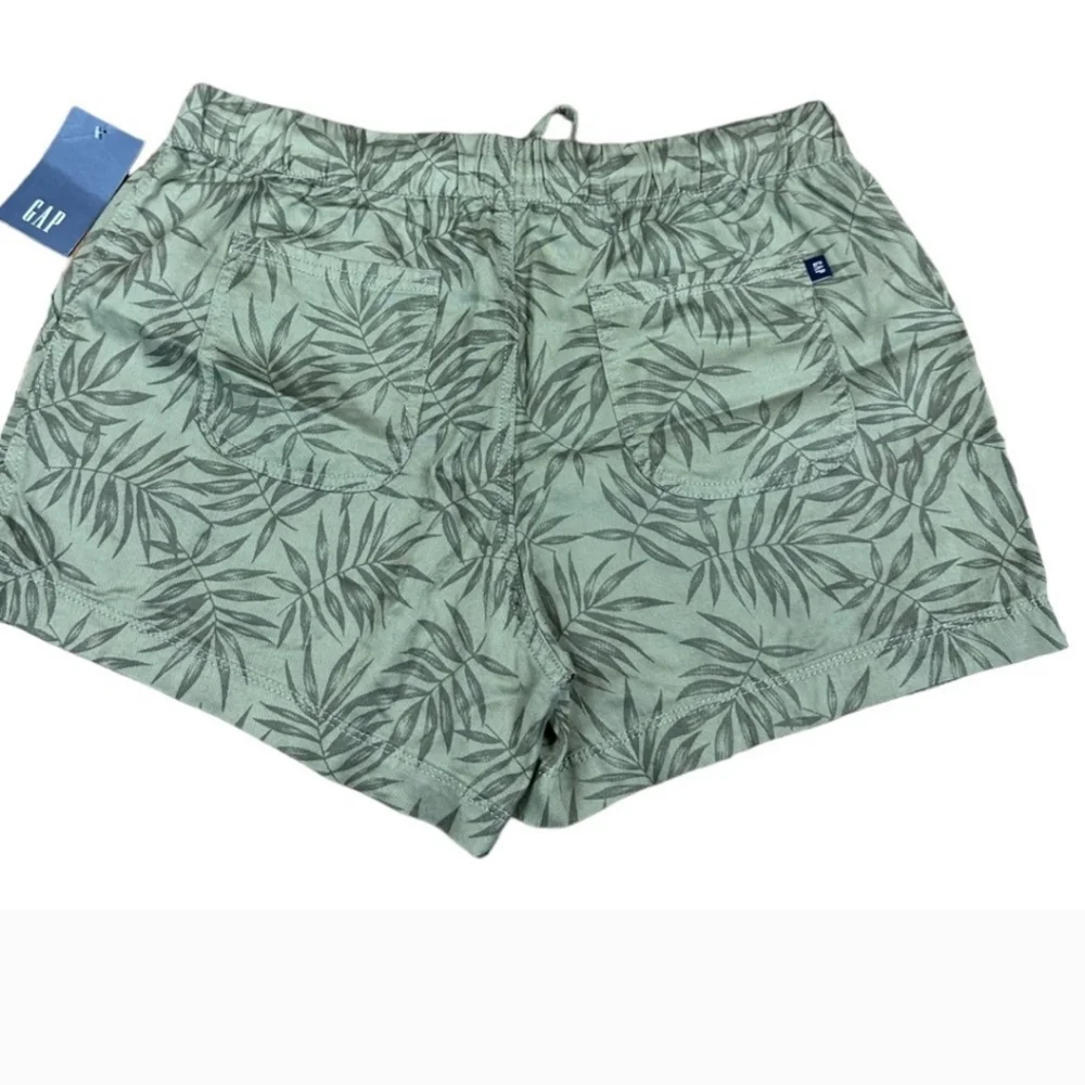 GAP Tensel Shorts NEW.